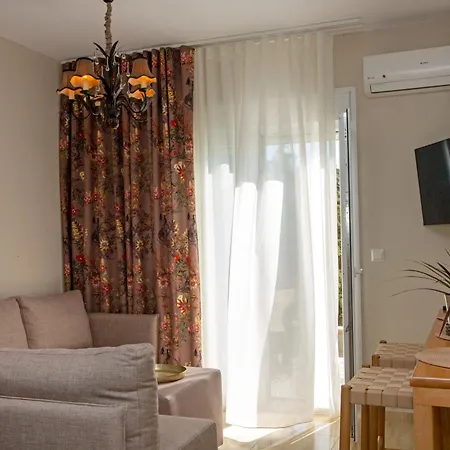 Cozy Cave Апартаменты *